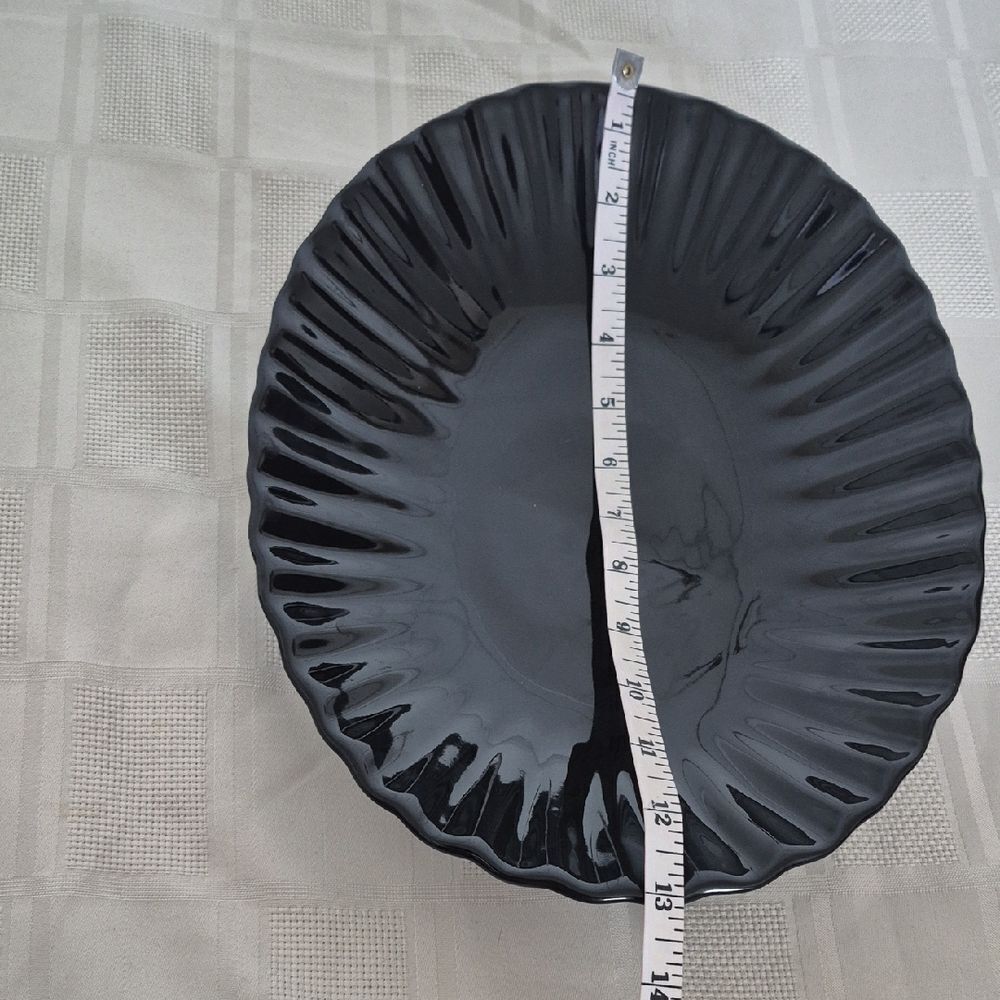 Elegant Black Serveware Bowl - Picture 4 of 16